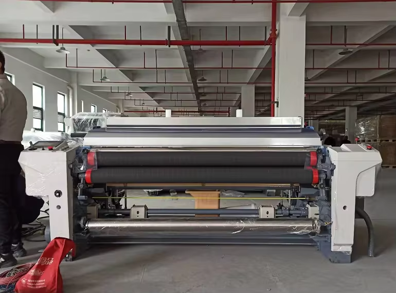 Overview JW823 WATER JET LOOM